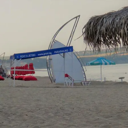 Seafront Апартамент *