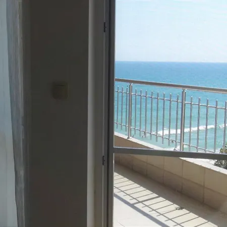 Seafront Апартамент Обзор