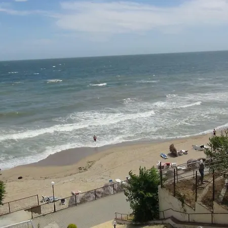 Апартамент Seafront